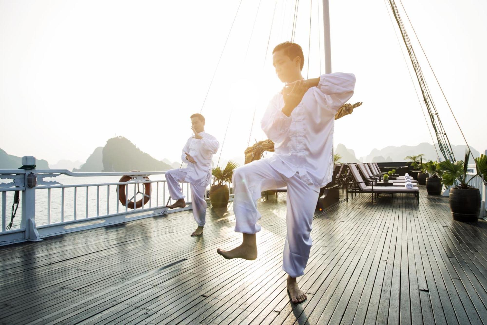 Hera Grand Luxury Cruise Ха Лонг Екстериор снимка